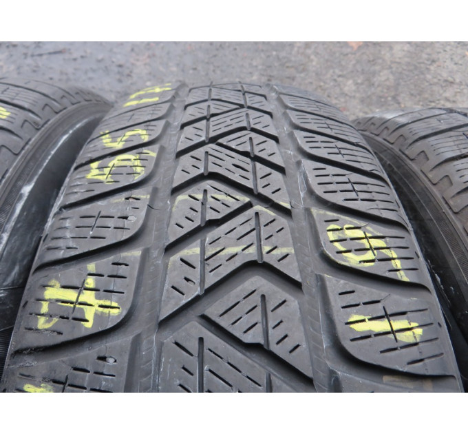 Pirelli ScorpionWinter 215/65 R17 99H зима 4 штуки шини б/у