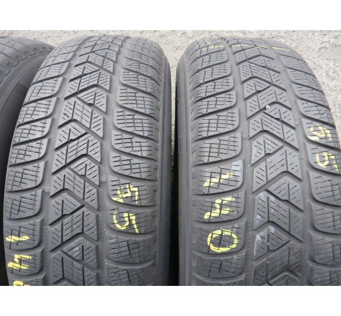 Pirelli ScorpionWinter 215/70 R16 104H зима 4 штуки шини бу