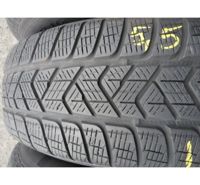 Pirelli ScorpionWinter 215/70 R16 104H зима 4 штуки шини бу