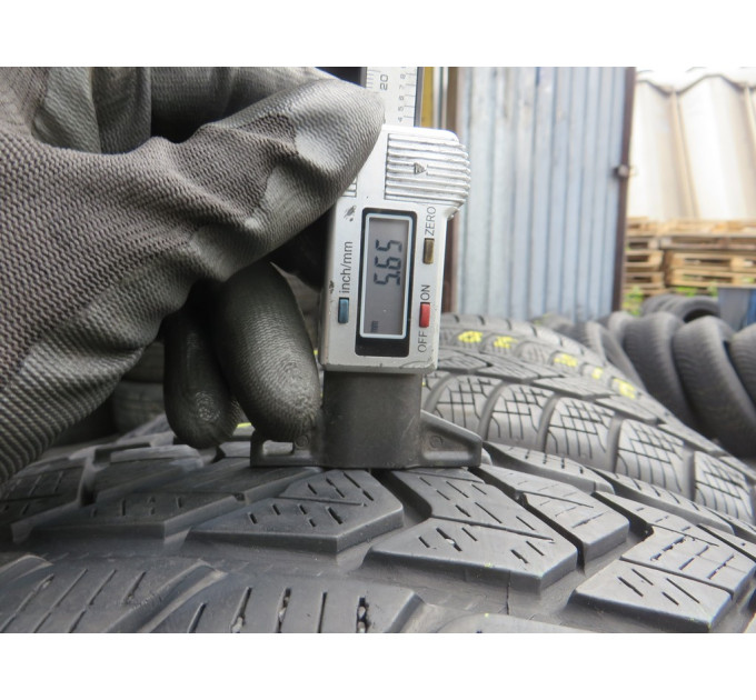 Pirelli ScorpionWinter 215/70 R16 104H зима 4 штуки шини бу
