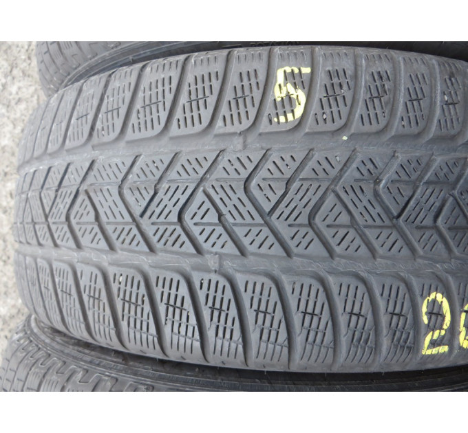 Pirelli ScorpionWinter 235/60 R18 103H зима 4 штуки шини бу