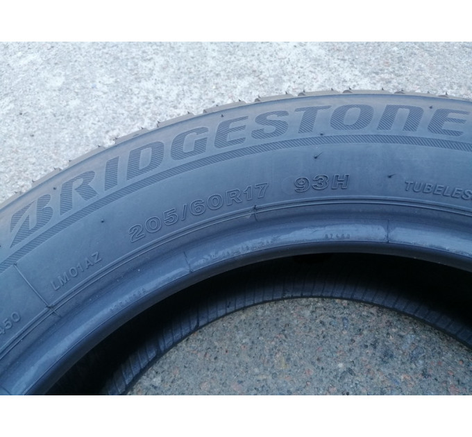 L Bridgestone Blizzak LM001 205/60R17 93H шини бу зима 2 штуки