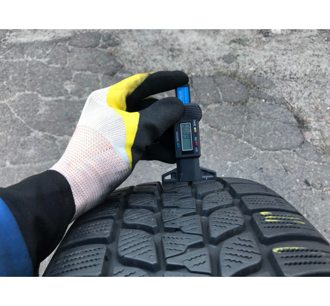 L Bridgestone Blizzak LM-25 4x4 215/60R17 96H шини бу зима 2 штуки