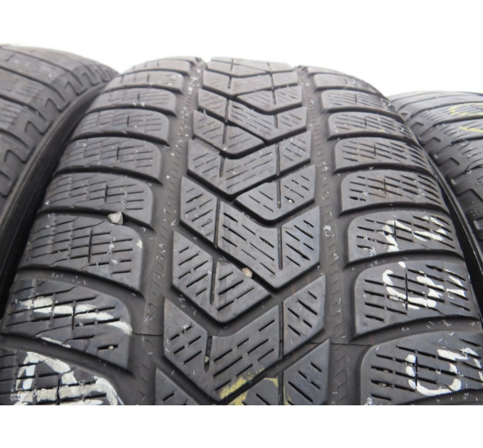 Pirelli ScorpionWinter 235/60 R18 107H зима 4 штуки шини б/у 